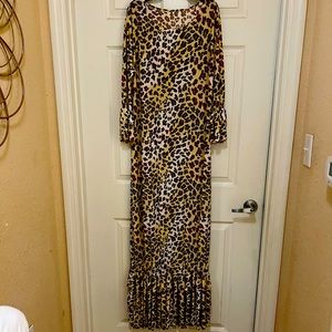 SOLD💛🤍❤️Leopard ruffled maxi dress Size M🤎